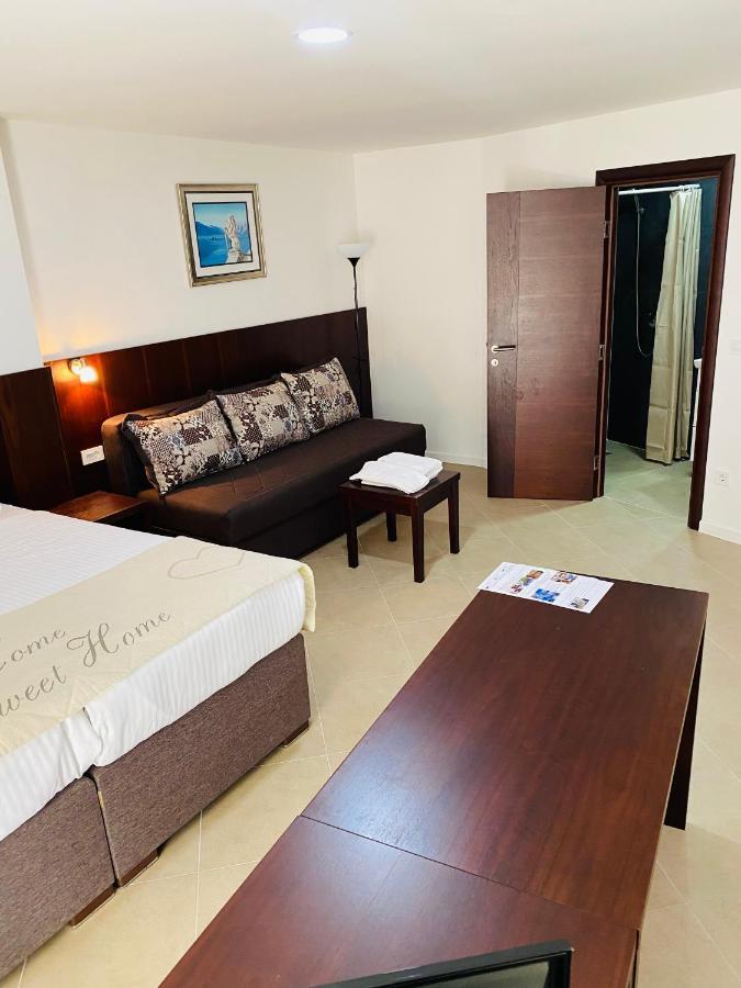Hotel Vienna Herceg Novi Buitenkant foto