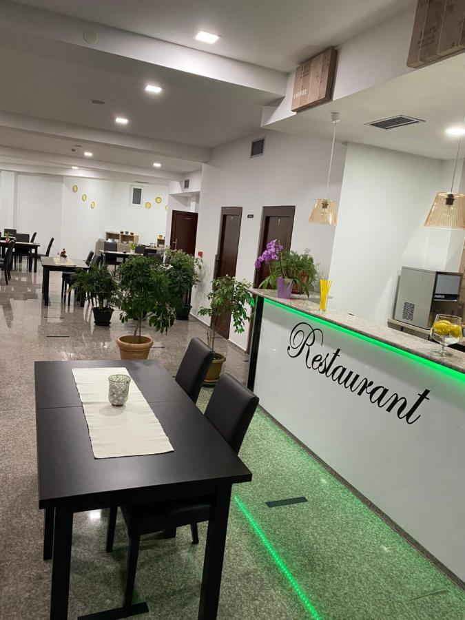 Hotel Vienna Herceg Novi Buitenkant foto