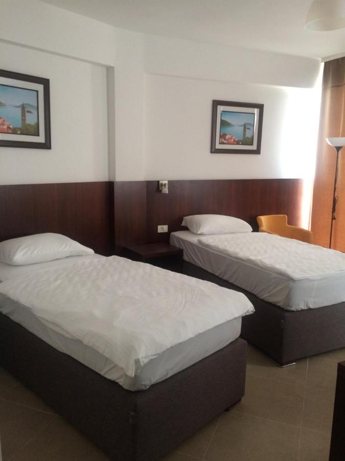 Hotel Vienna Herceg Novi Buitenkant foto