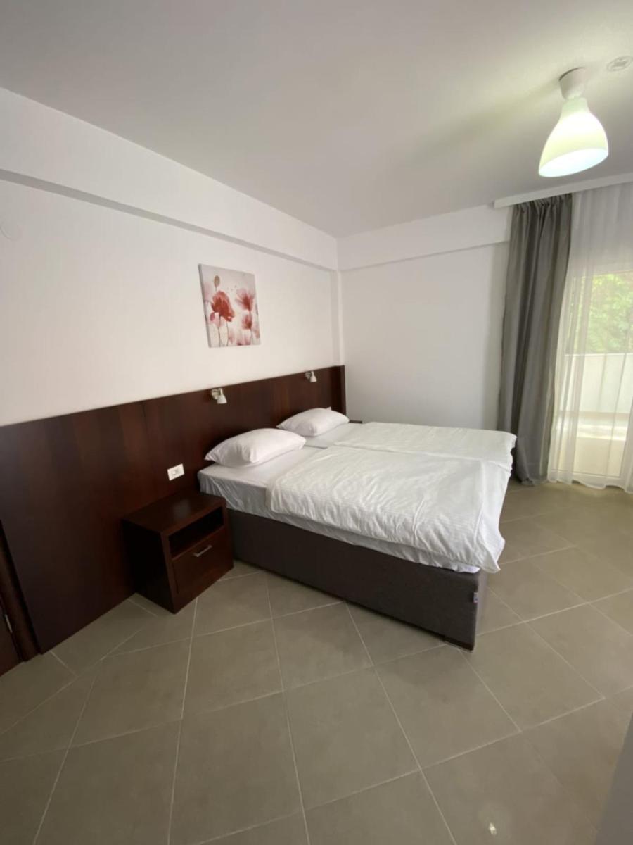 Hotel Vienna Herceg Novi Buitenkant foto